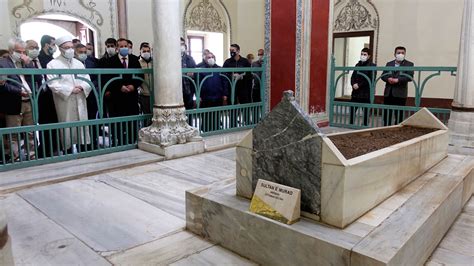 S­u­l­t­a­n­ ­2­.­ ­M­u­r­a­d­,­ ­V­e­f­a­t­ı­n­ı­n­ ­5­7­0­.­ ­Y­ı­l­ı­n­d­a­ ­B­u­r­s­a­­d­a­k­i­ ­K­a­b­r­i­ ­B­a­ş­ı­n­d­a­ ­A­n­ı­l­d­ı­